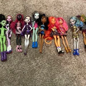 10 monster high dolls ZOOM IN FOR DEFECTS IN CONDITION WILL SELL SEPARATELY